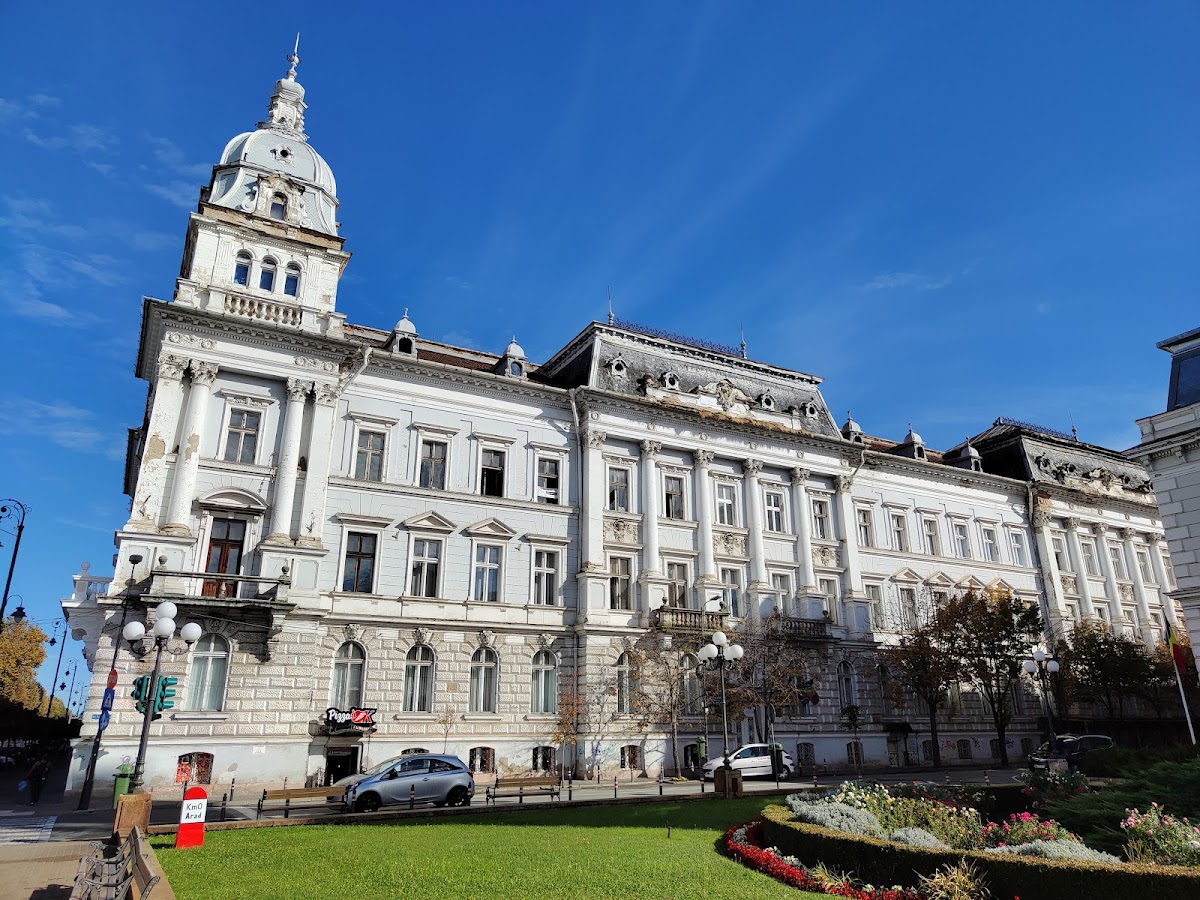 Palatul Cenad - foto 1