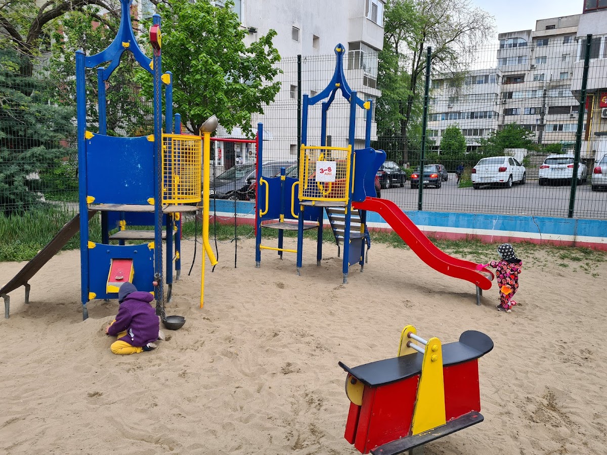 Parc Țara piticilor casa de cultura