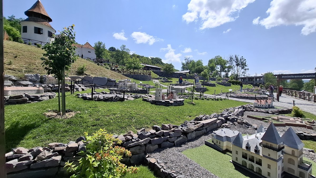 Parcare Muzeul Apelor Minerale Mini Transilvania Park