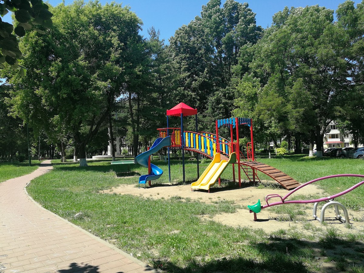 乔治·卡林斯库公园 Onești - foto 3