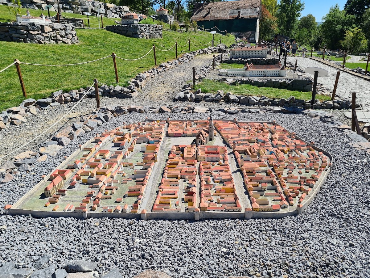 Parcul Mini Transilvania - foto 3