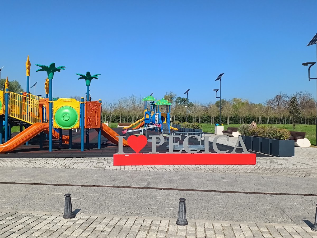 Neuer Pecica Park Hintereingang
