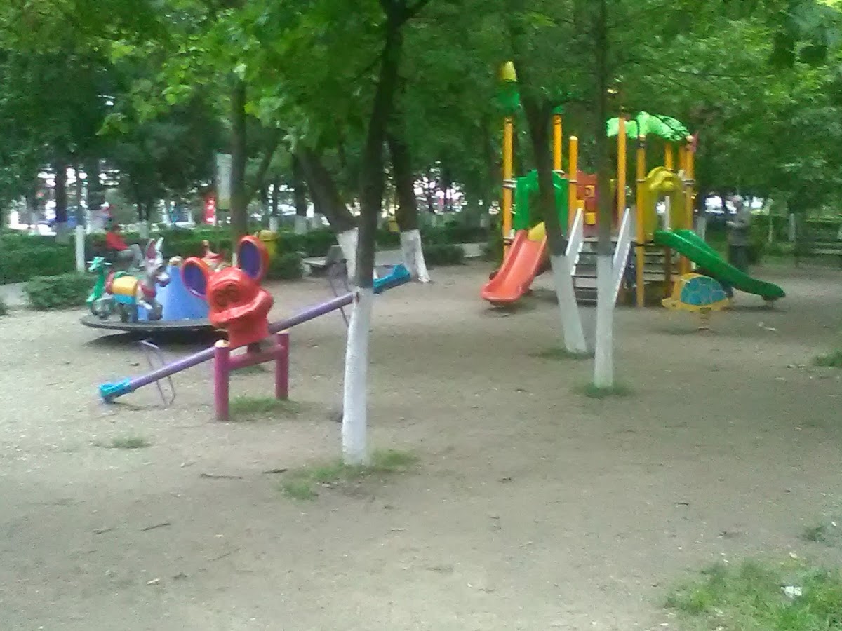 Parcul Pușkin - Crizantemelor - foto 2