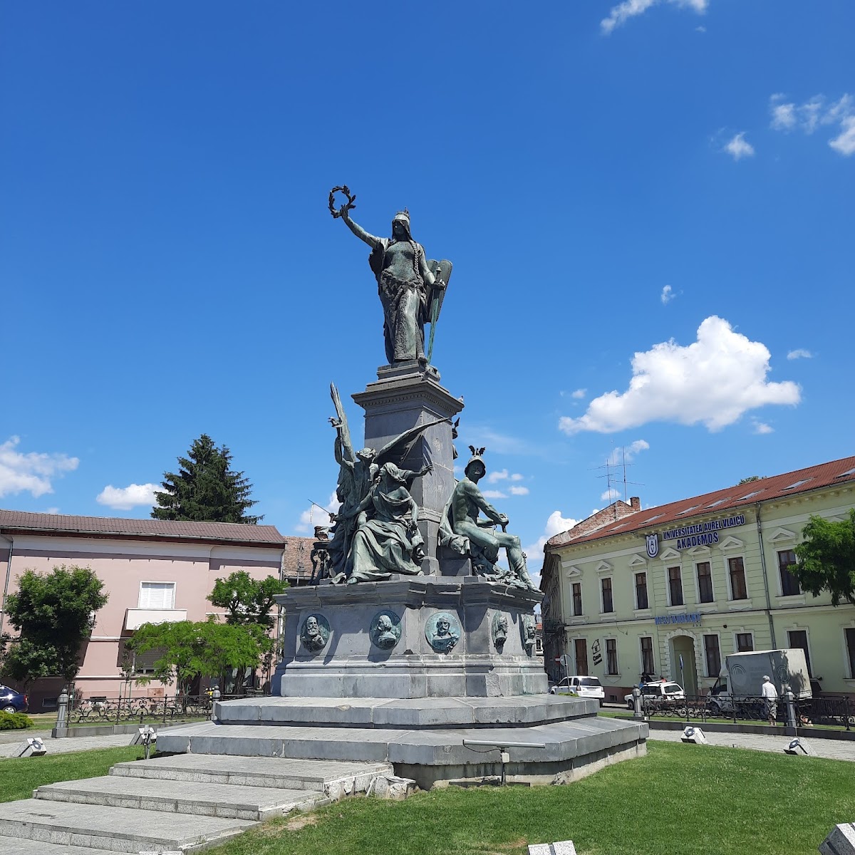 Parcul Reconcilierii româno-maghiare - foto 1