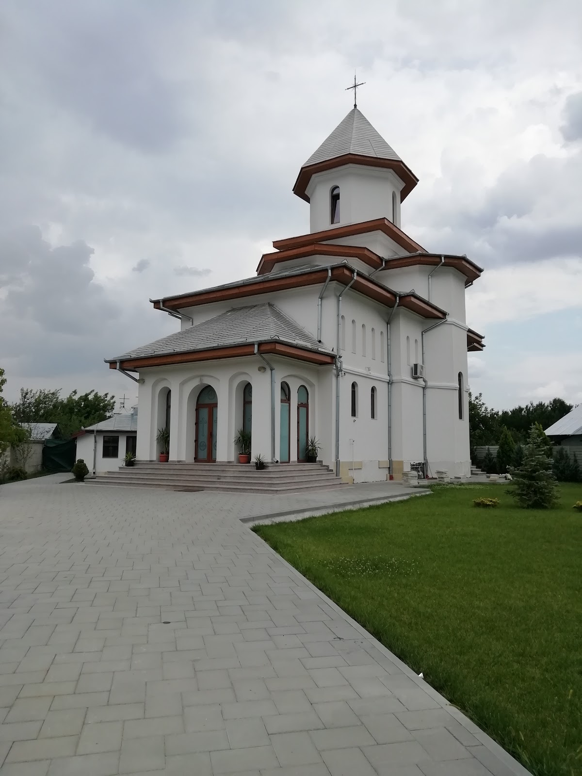 Parohia Nașterea Maicii Domnului Buda - foto 2