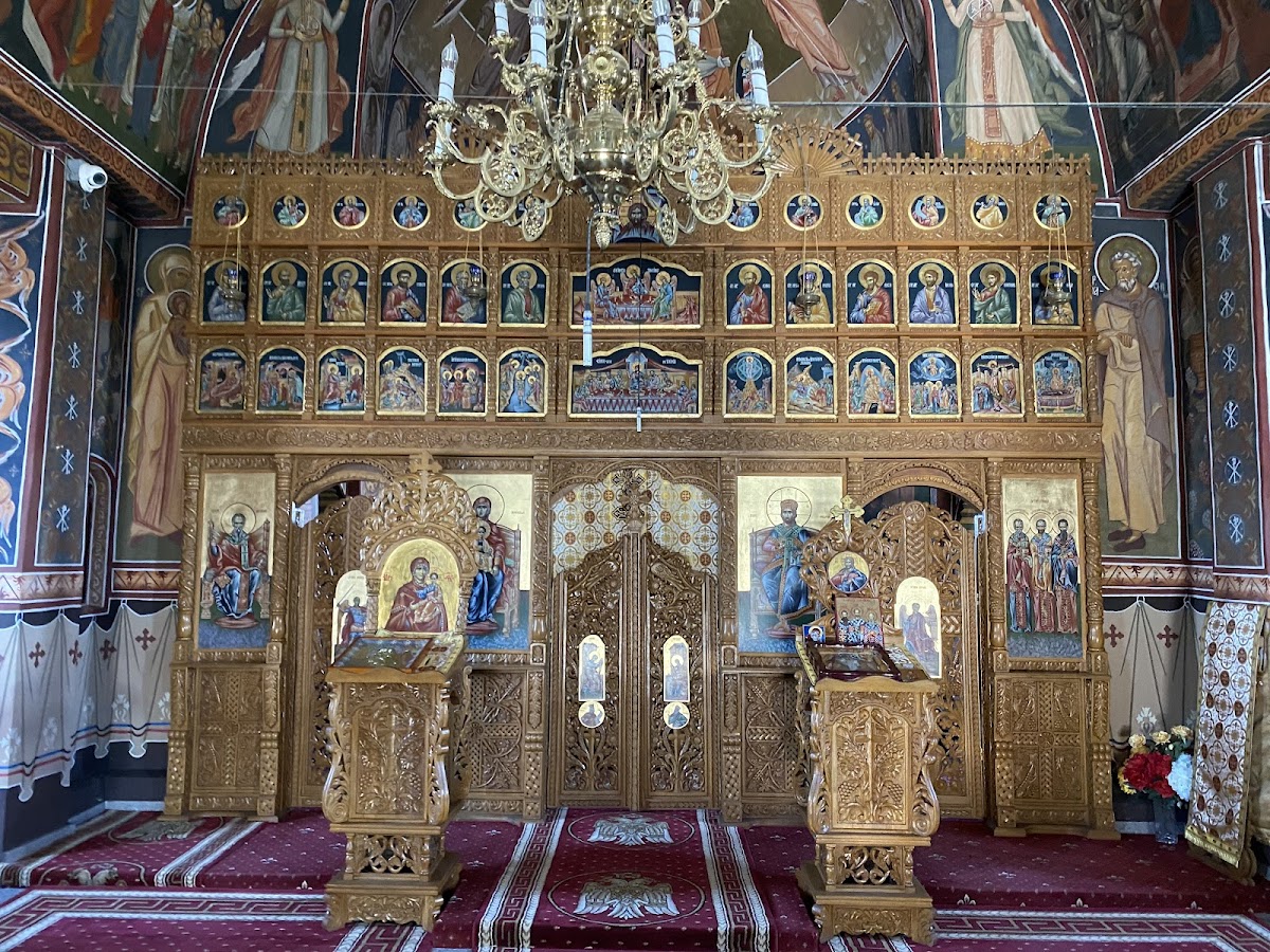 Saints Three Hierarchs Parish - Pantelimon - foto 2