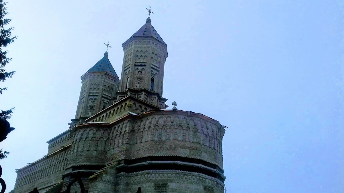 Saints Three Hierarchs Parish - Pantelimon - foto 4