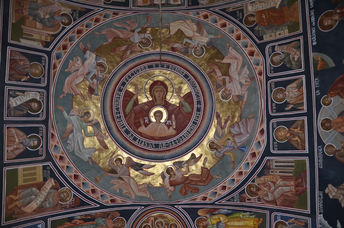 Saints Three Hierarchs Parish - Pantelimon - foto 5