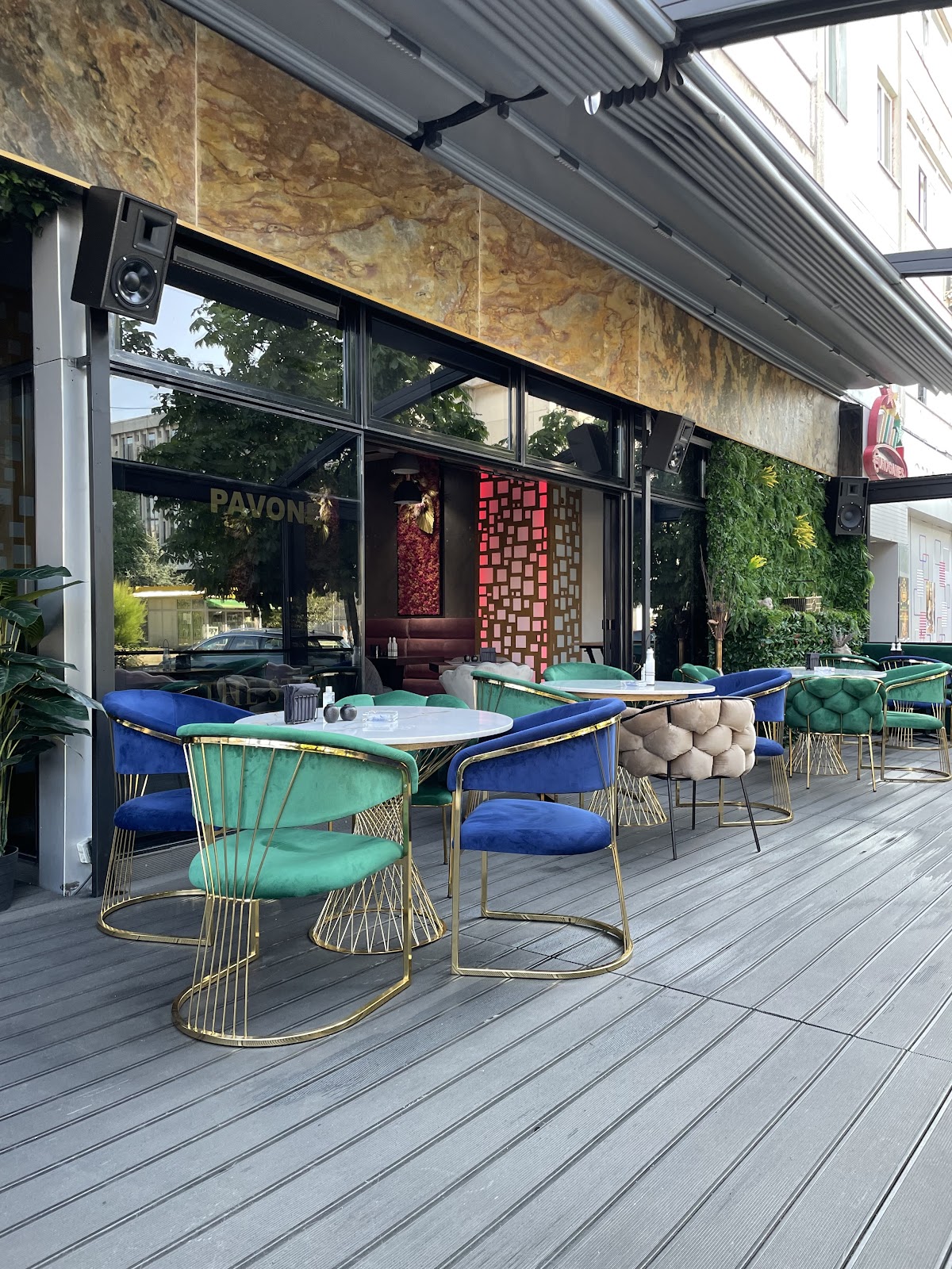 Pavone lounge