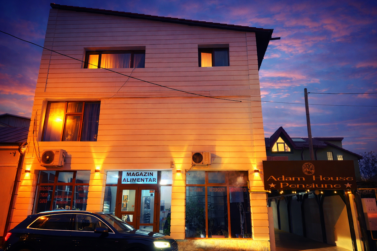 Pensiunea Adam House