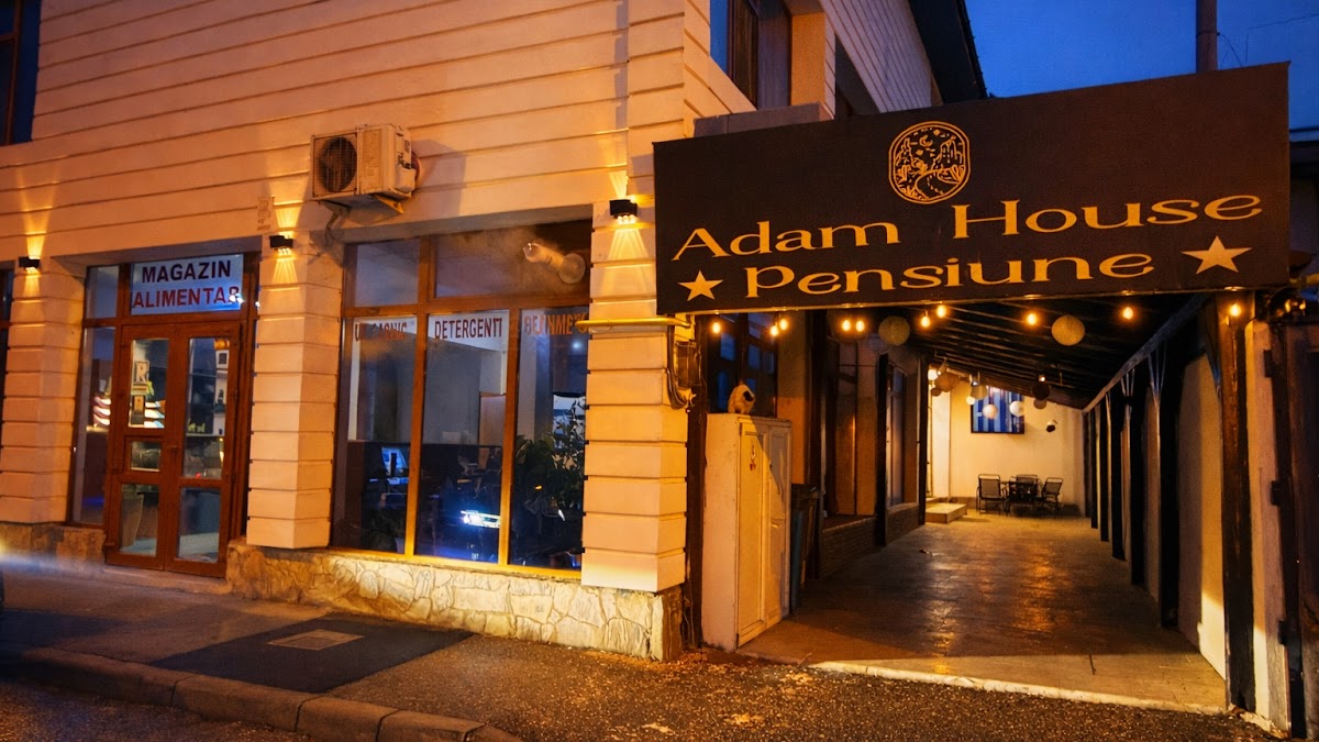 Pensiunea Adam House