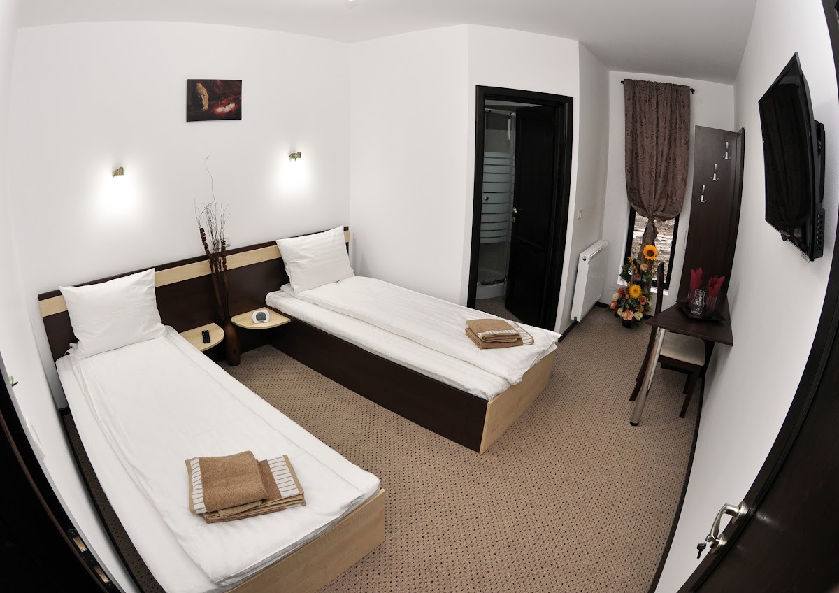 Pensiunea Almada - foto 2