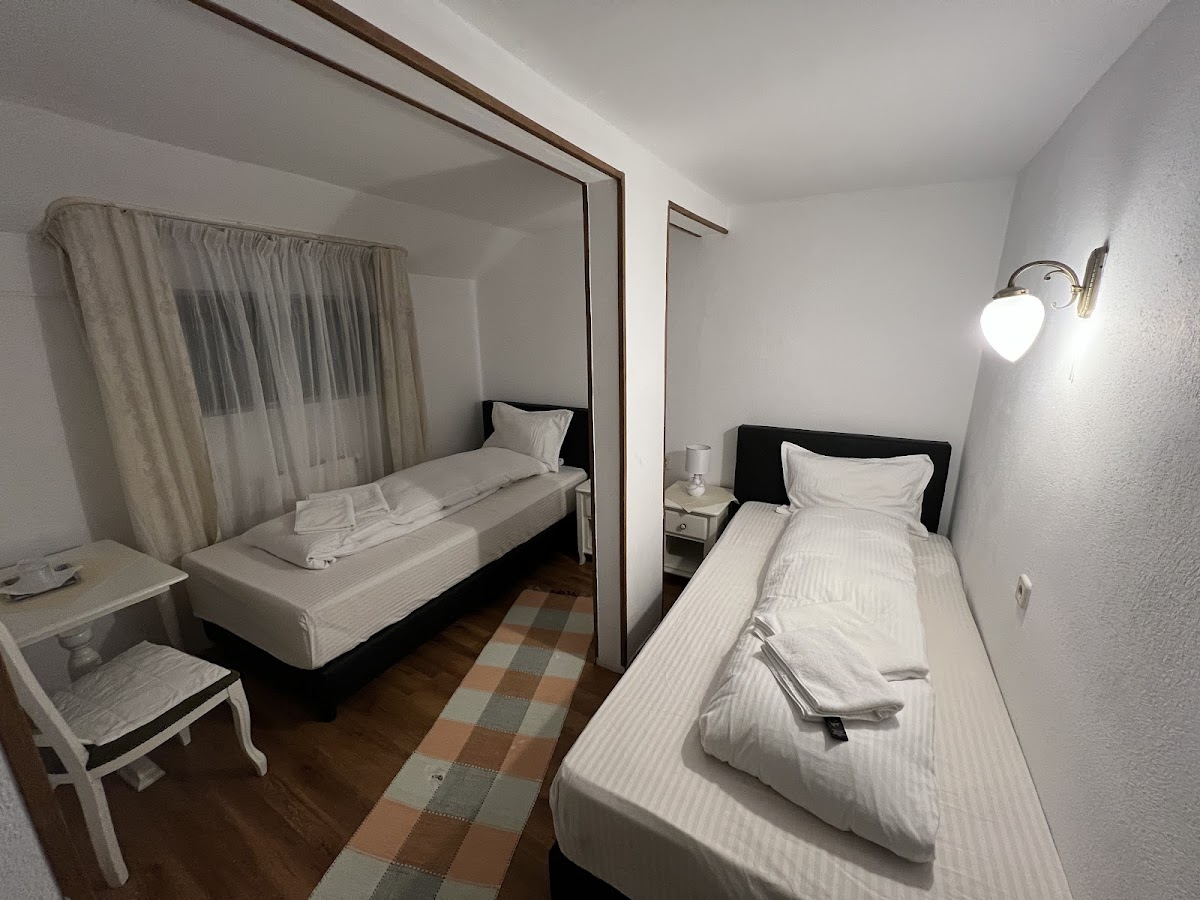 Casa Apuseană Guesthouse
