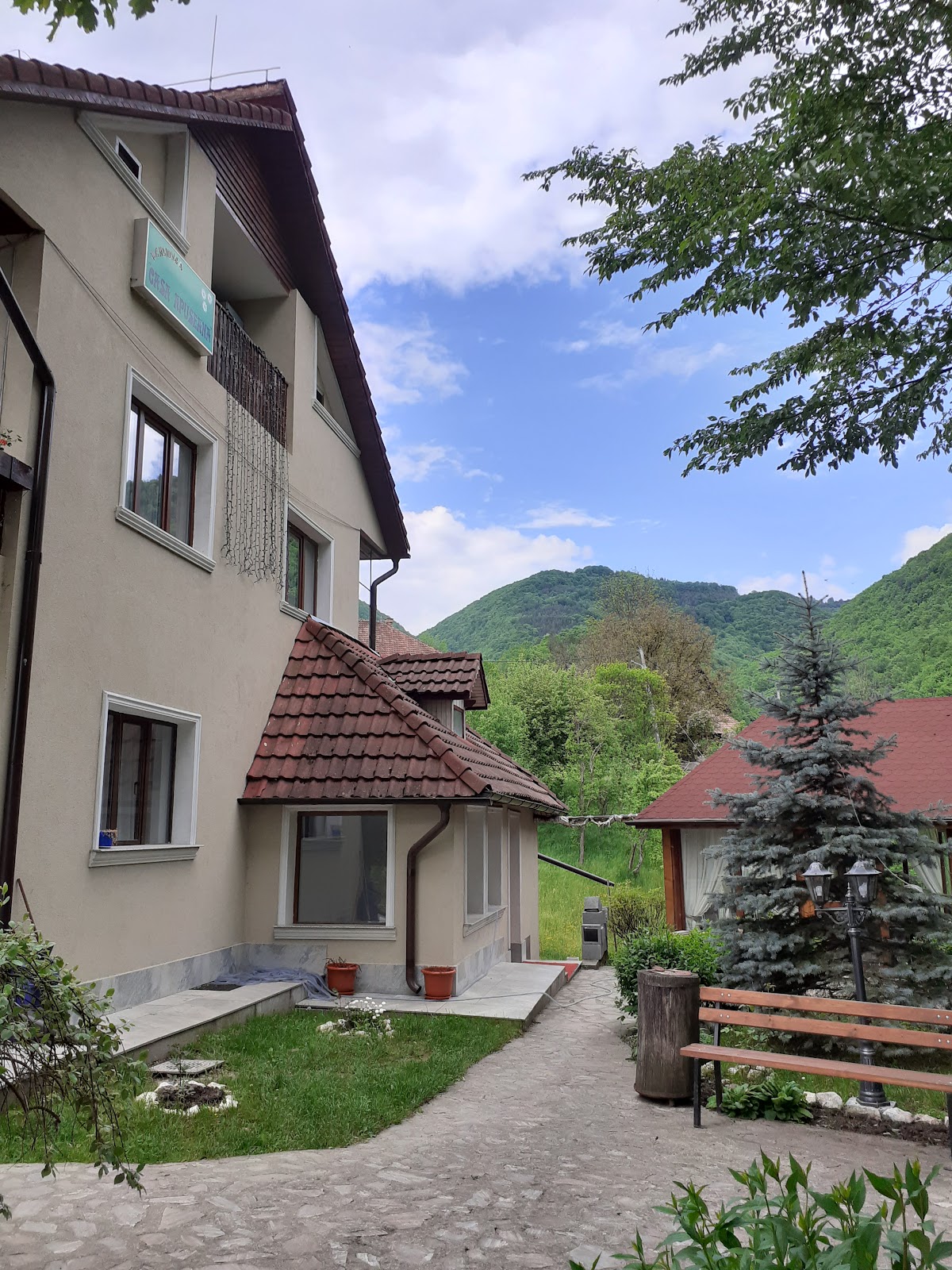 Casa Apuseană Guesthouse