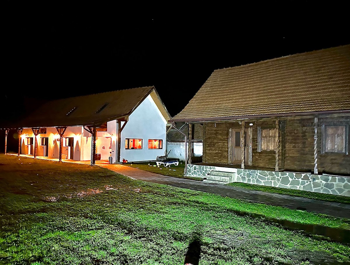 Pensiunea "Casa De Lemn" - foto 1