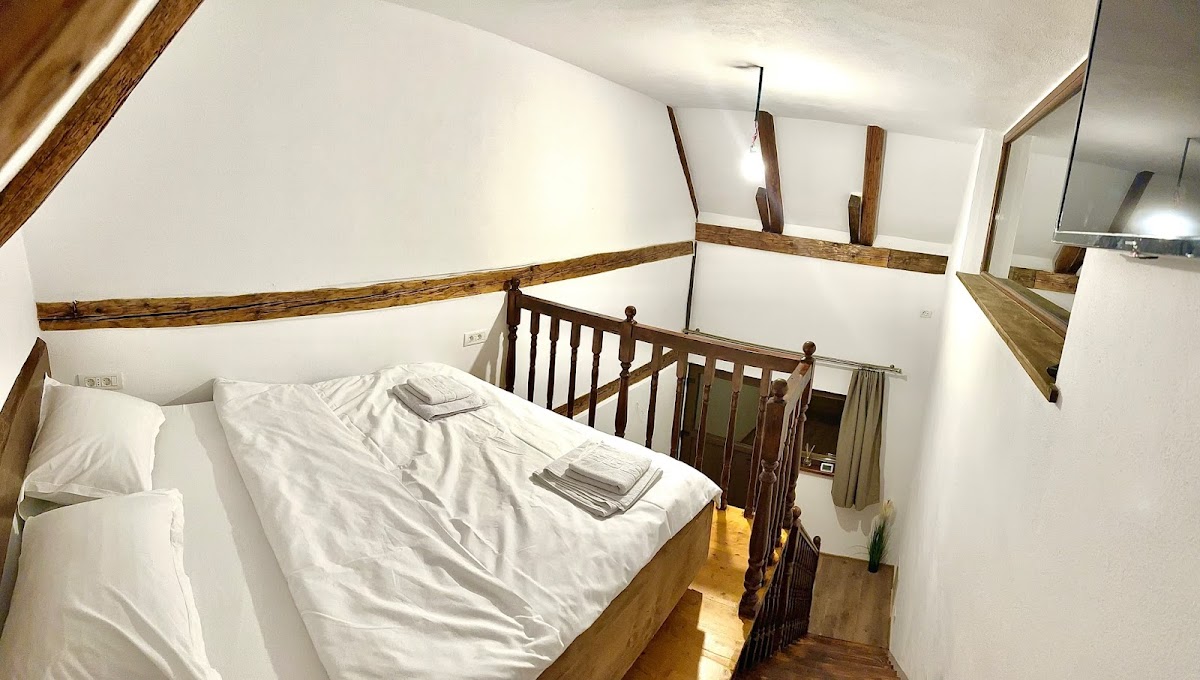 Pensiunea "Casa De Lemn" - foto 2