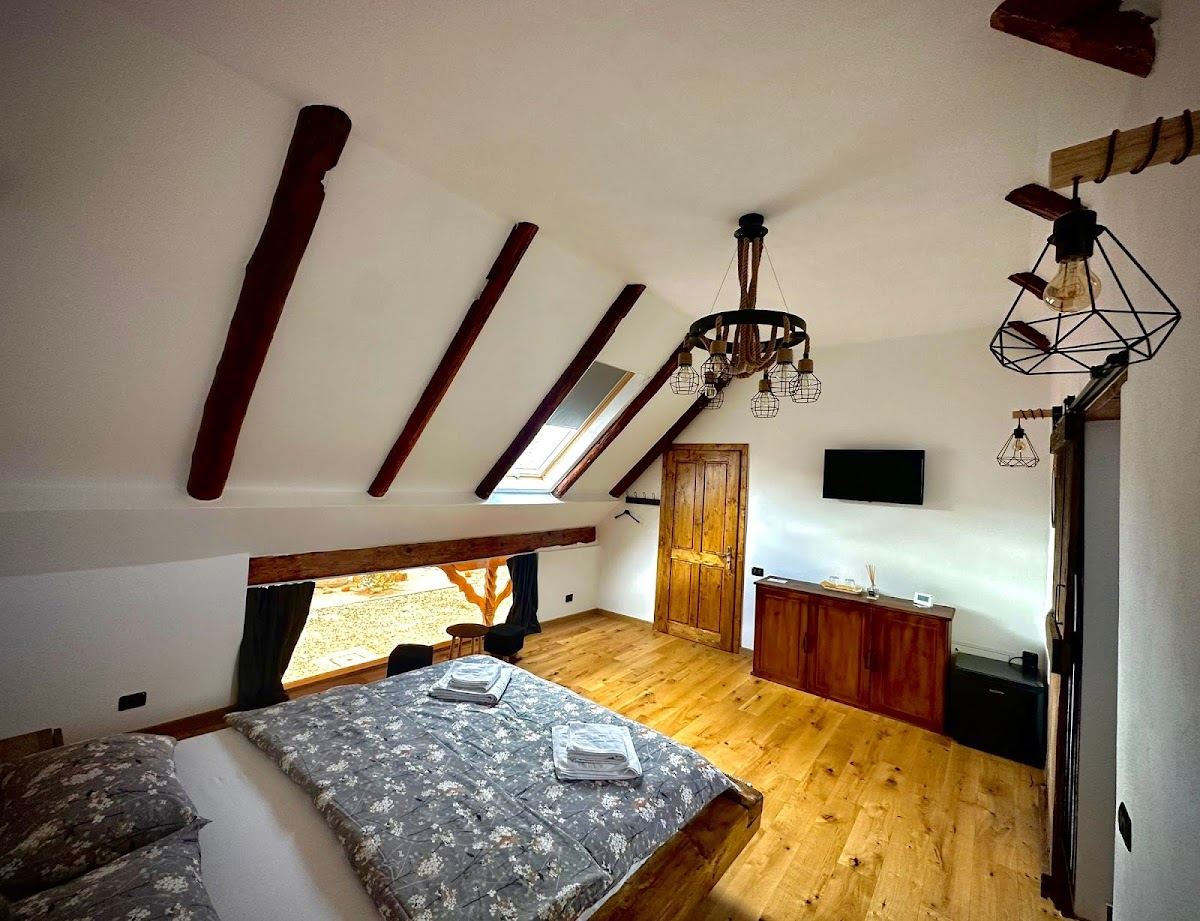 Pensiunea "Casa De Lemn" - foto 5