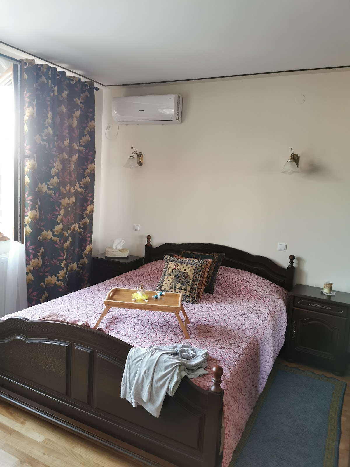 旅馆 "Casa de sub măgură"