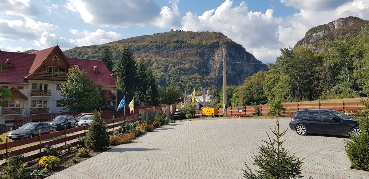 CASTANIA Panzió - Polovragi