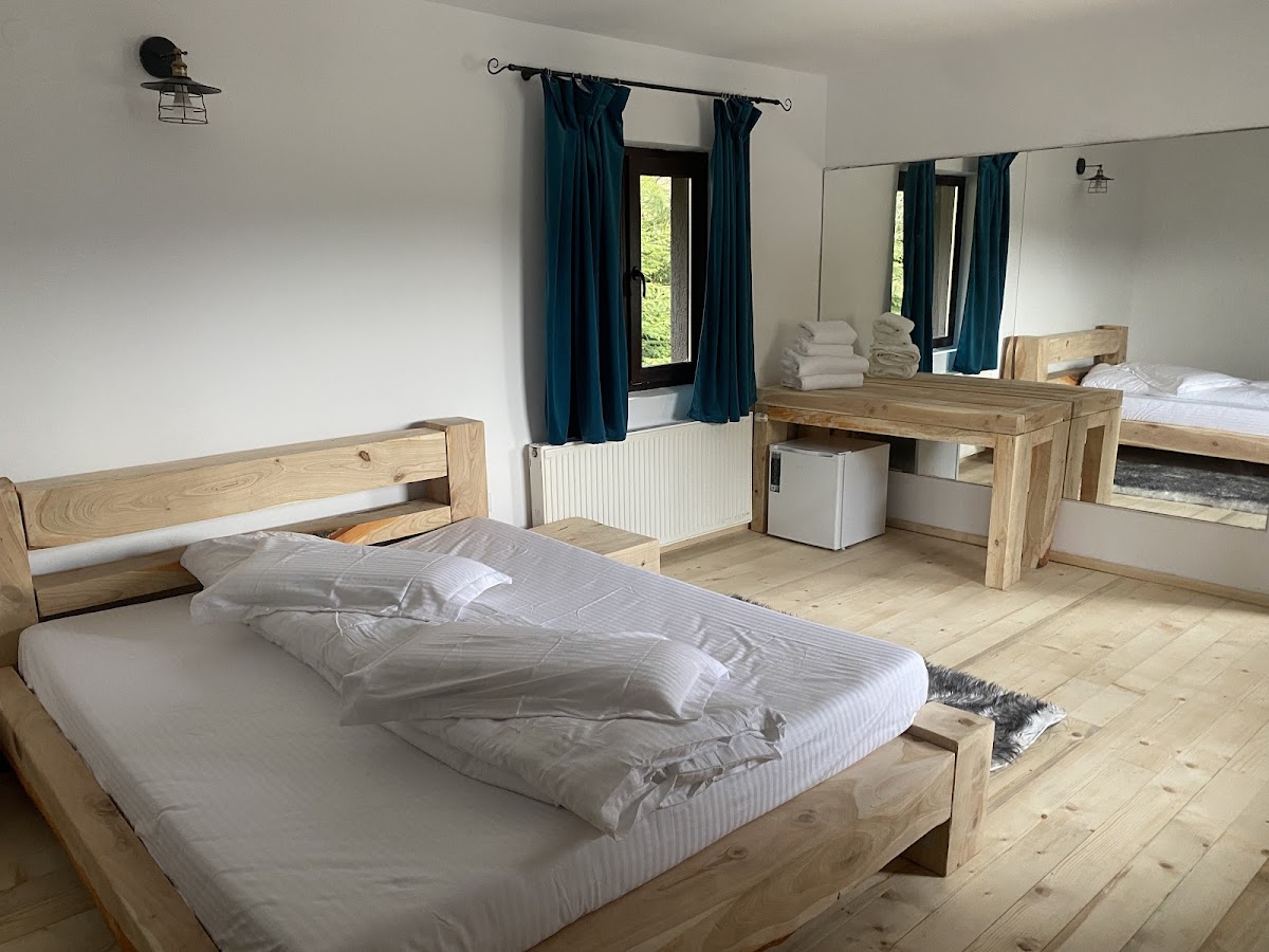 Pensiunea Poiana Izvoarelor - foto 2