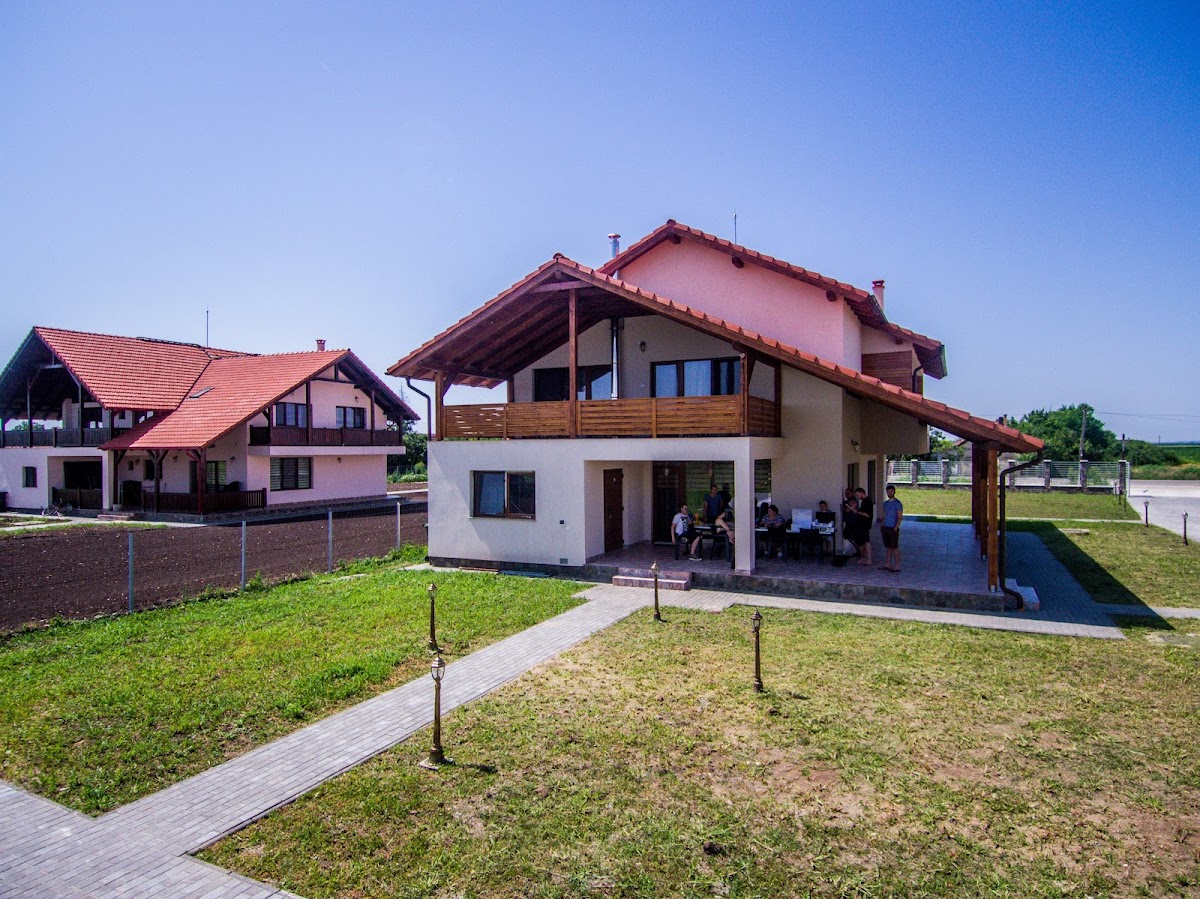 Pensiunea POP, Acâş
