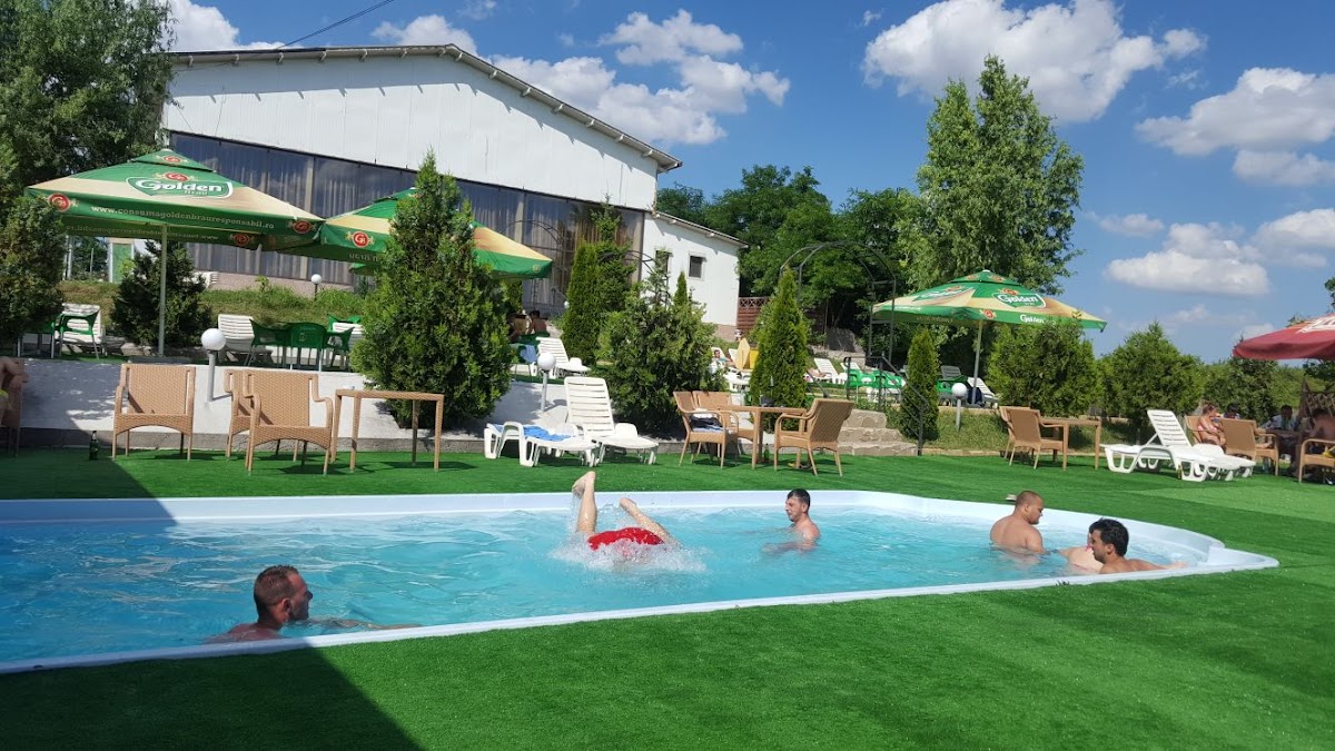 PENSIUNEA PRIVIGHETOAREA