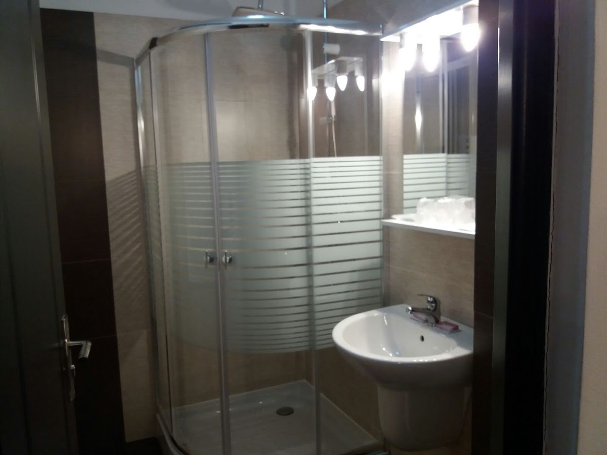 PENSIUNEA RAXAND CAZARE MIOVENI - foto 5