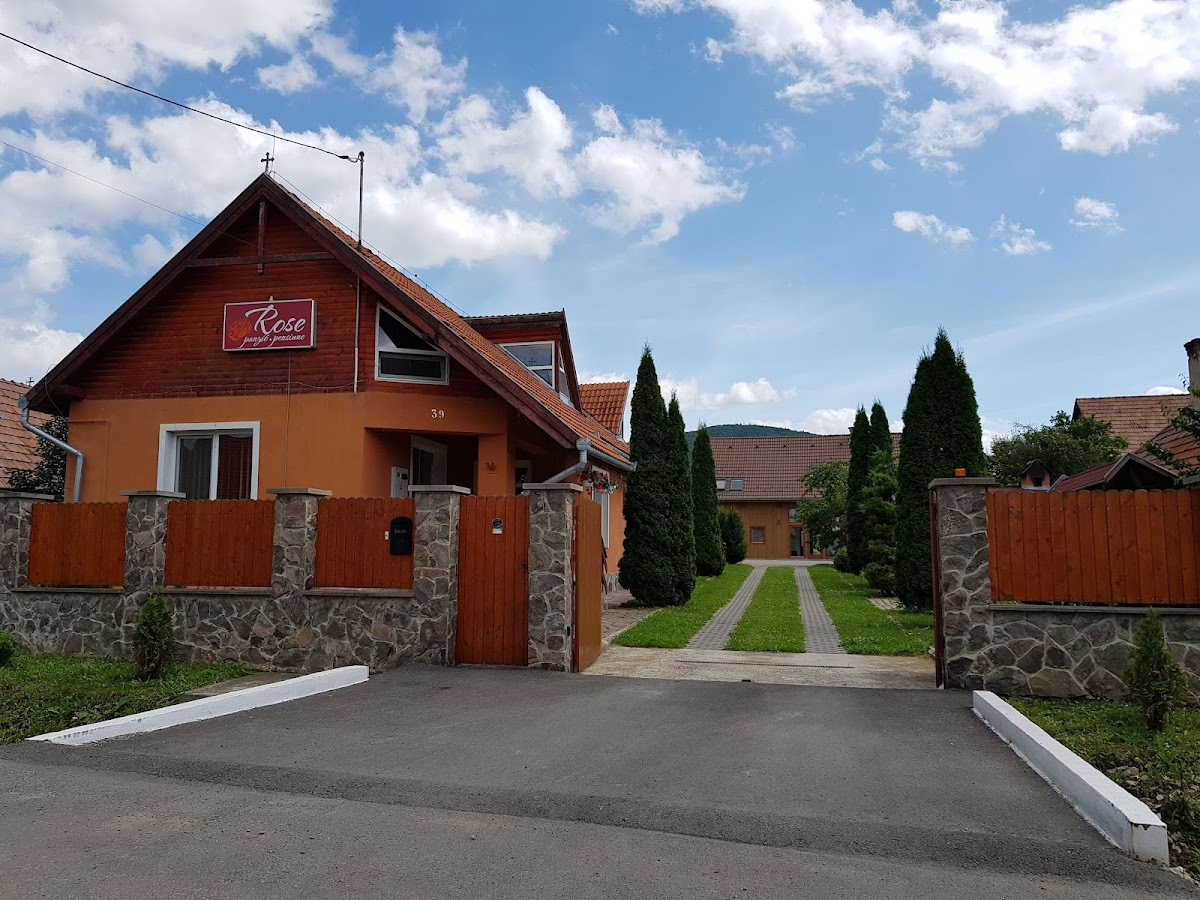 Pensiunea Rose, Şoimeni