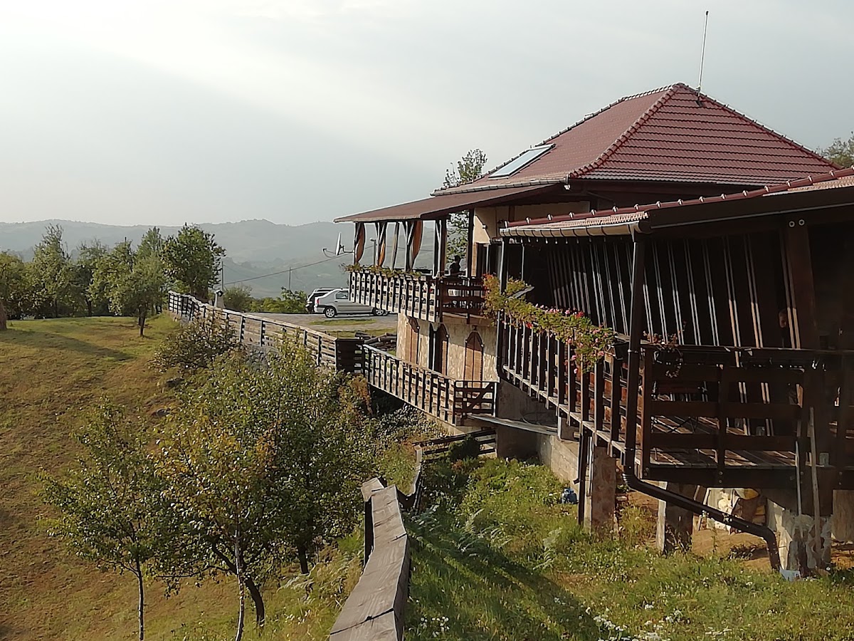 Pensiunea Roşia