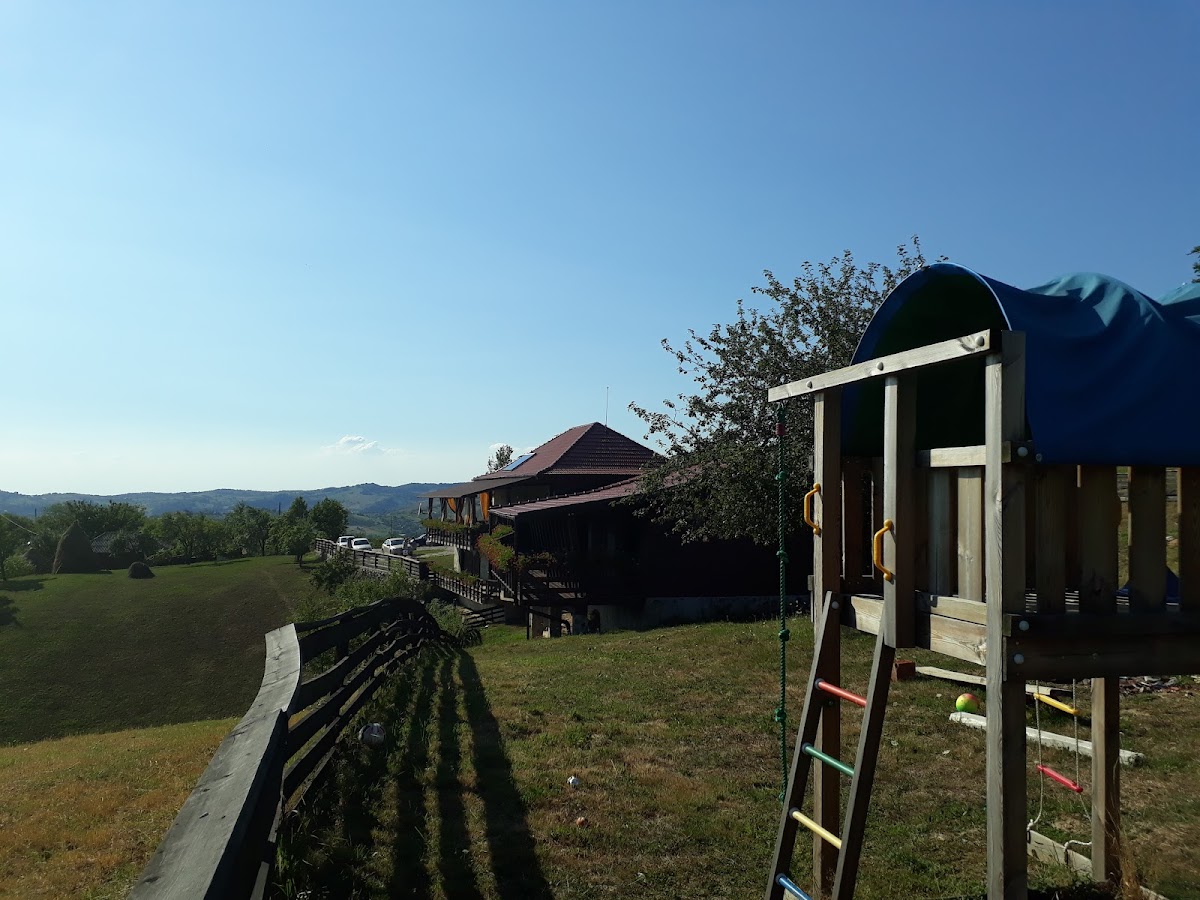 Pensiunea Roşia