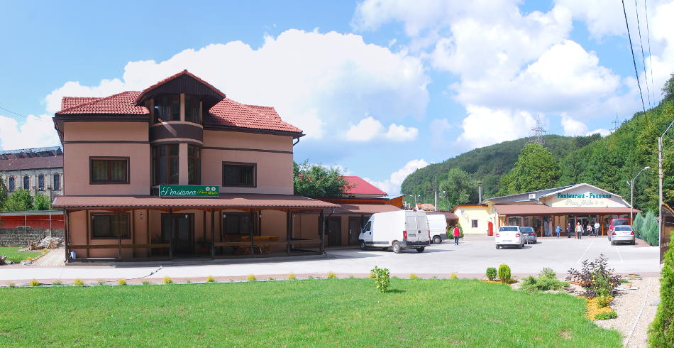 Pensiunea Roua Florilor - foto 1