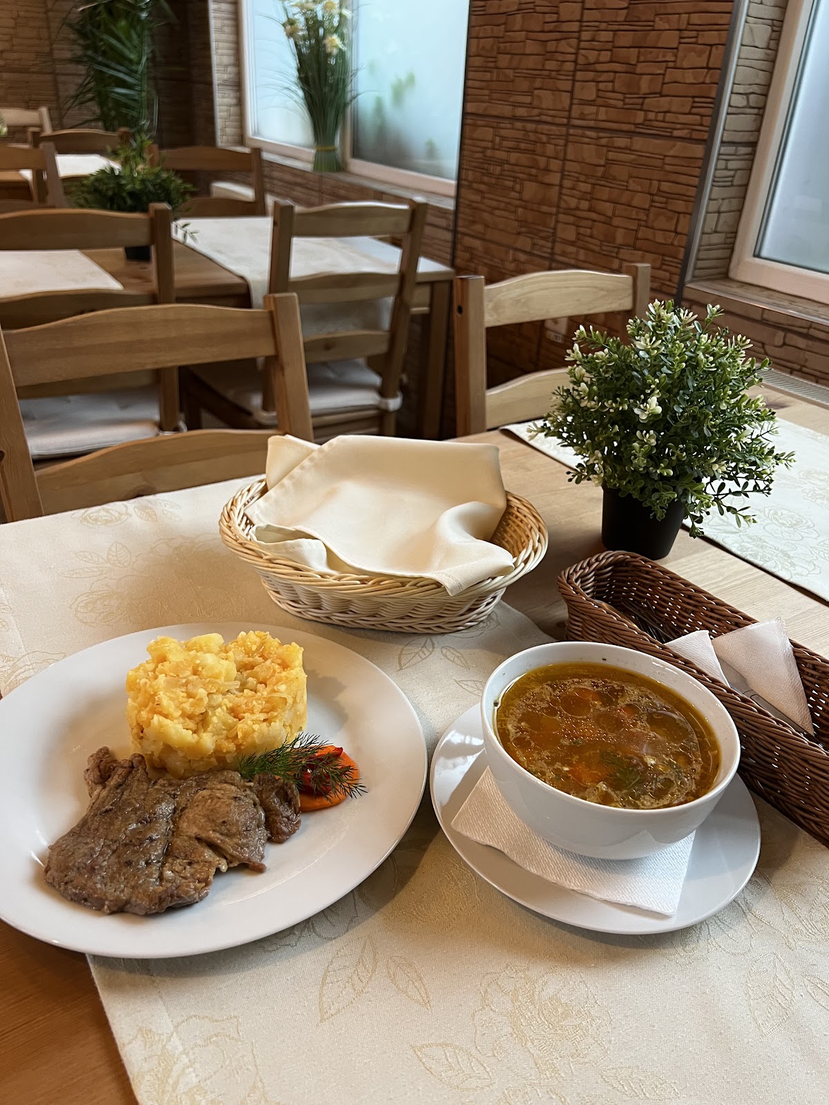 Pensiunea și Restaurantul Renata - foto 2