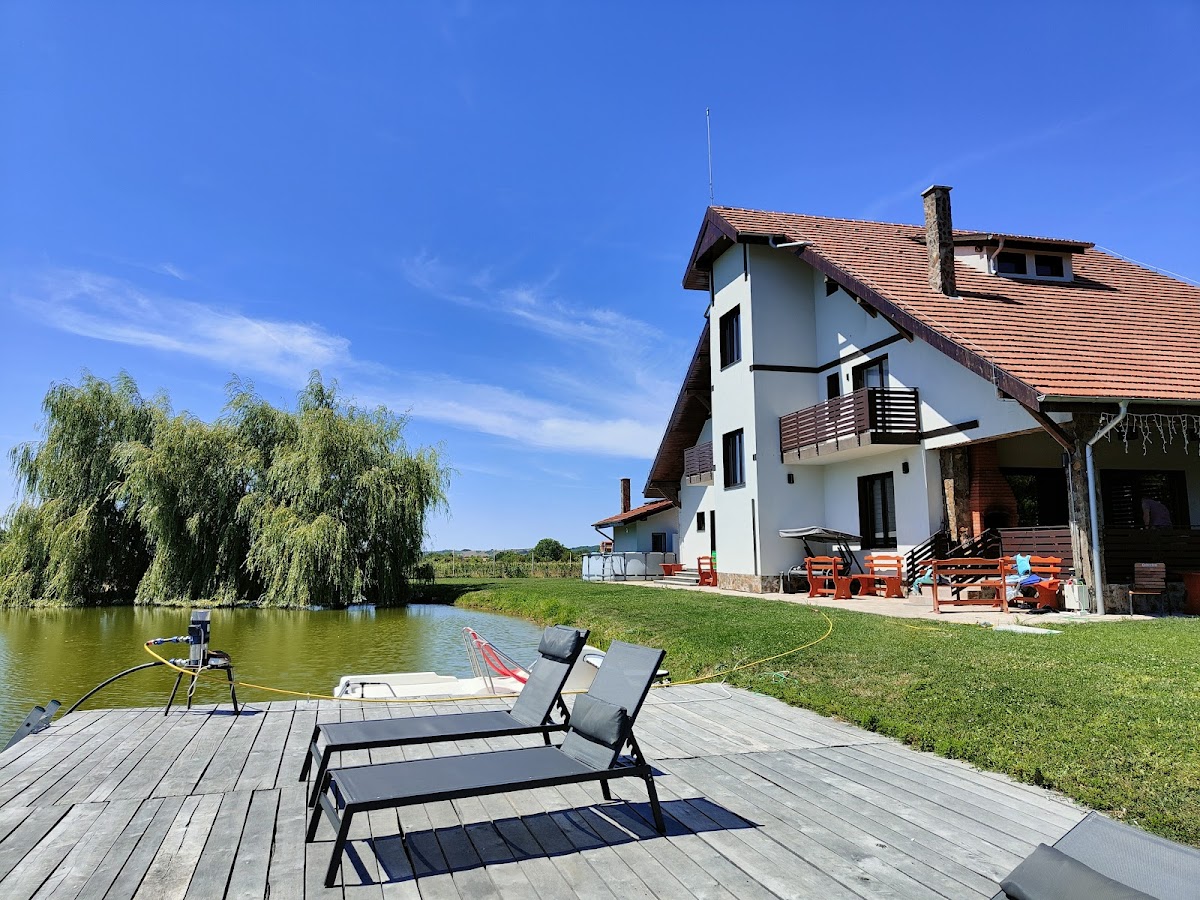 Pensiunea Trecătoarea Lupilor - foto 1