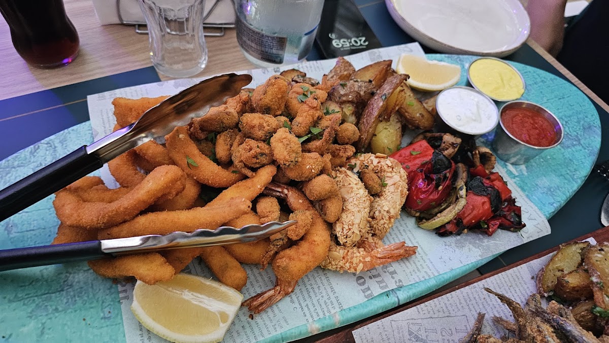 Peștele Mustăcios Restaurant - foto 2