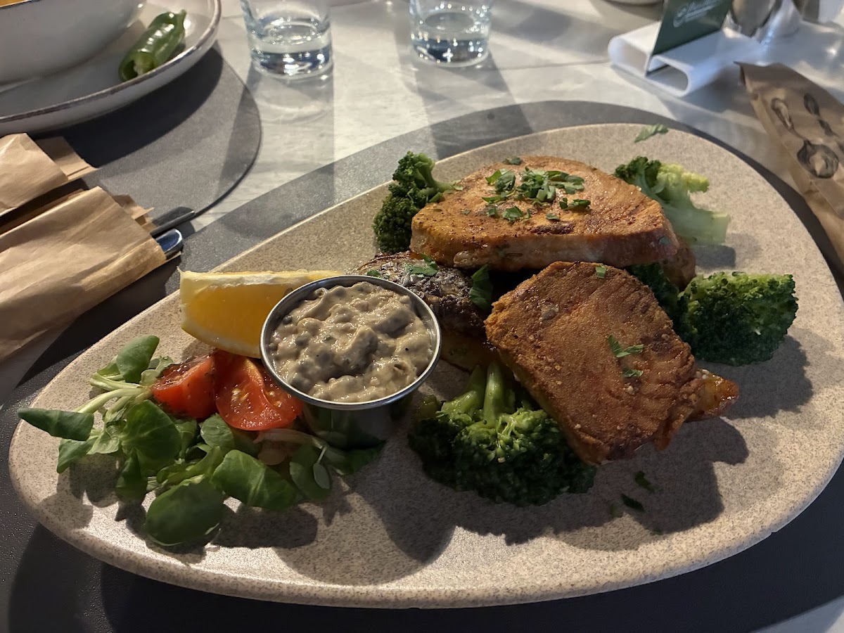 Peștele Mustăcios Restaurant - foto 4