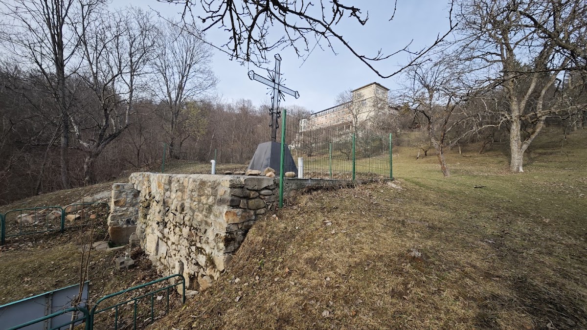 Peștera sfinților Iosif și Chiriac de la Bisericani - foto 3