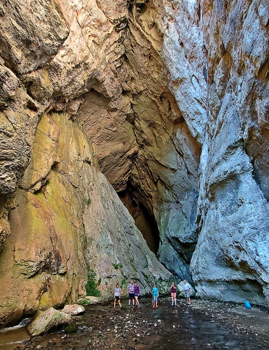 Cueva Șura Mare