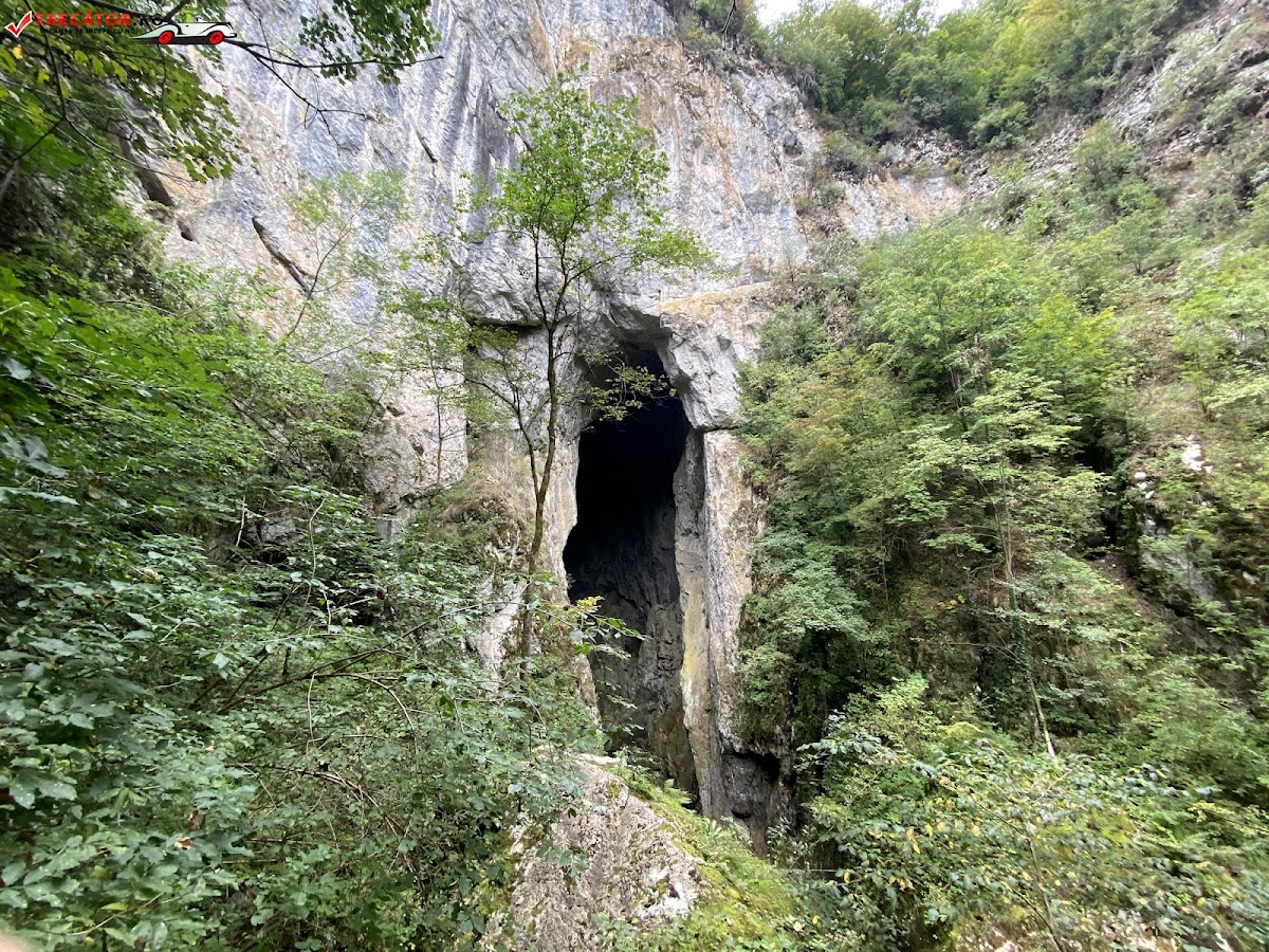 托波尔尼察洞穴