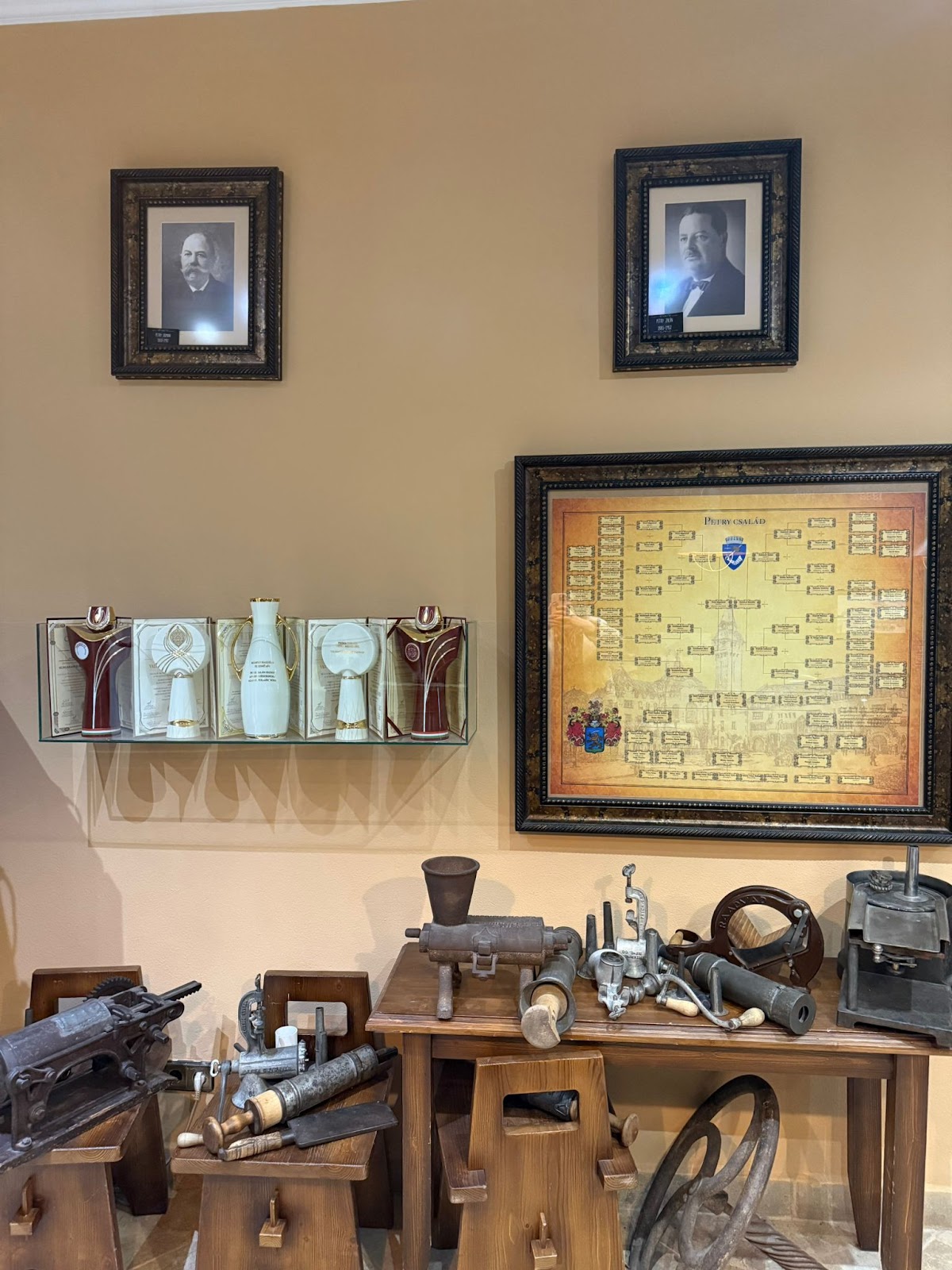 Petry Magazin si Atelier de prezentare & Muzeu - foto 2