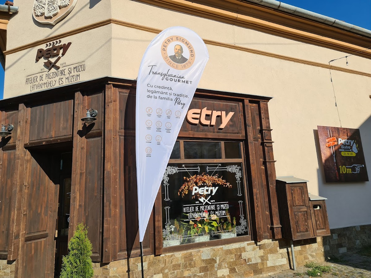 Petry Magazin si Atelier de prezentare & Muzeu - foto 3