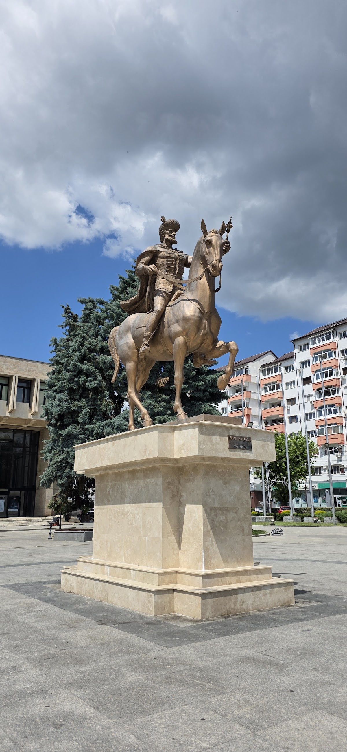 Piața Mihai Viteazu