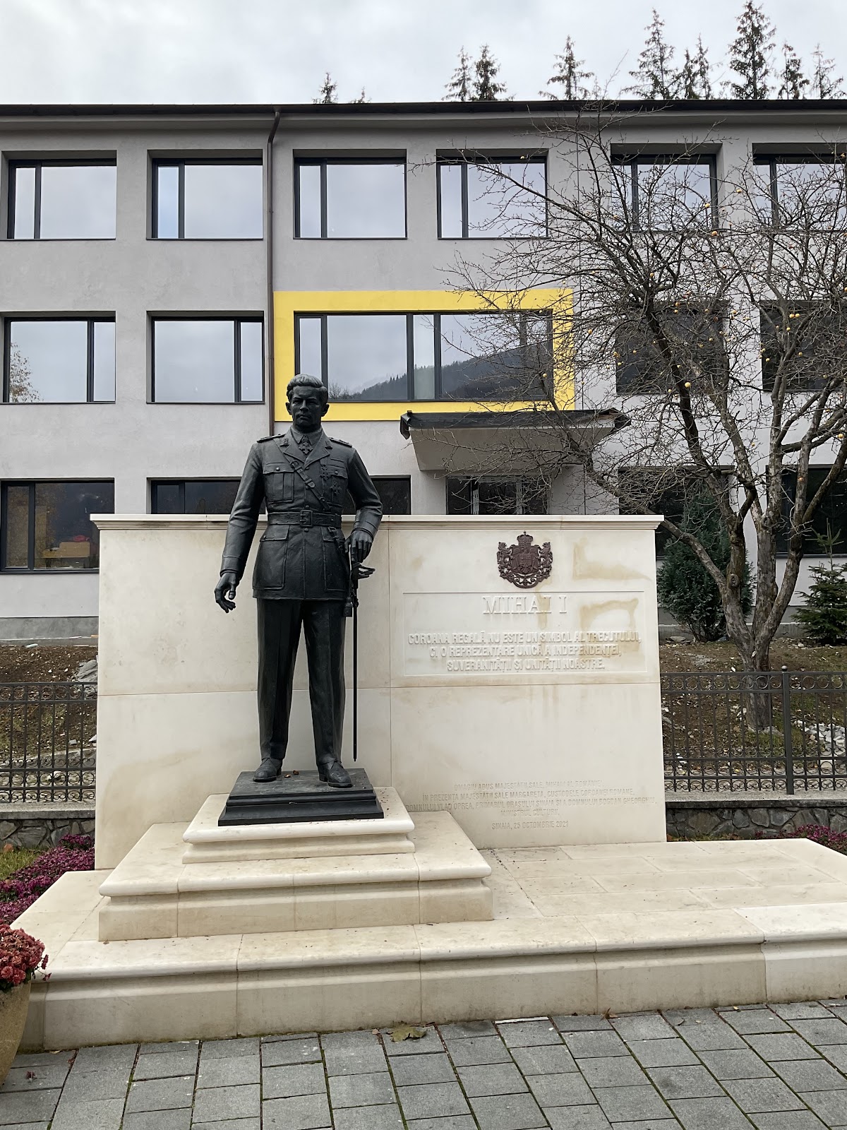 George Enescu tér - foto 3