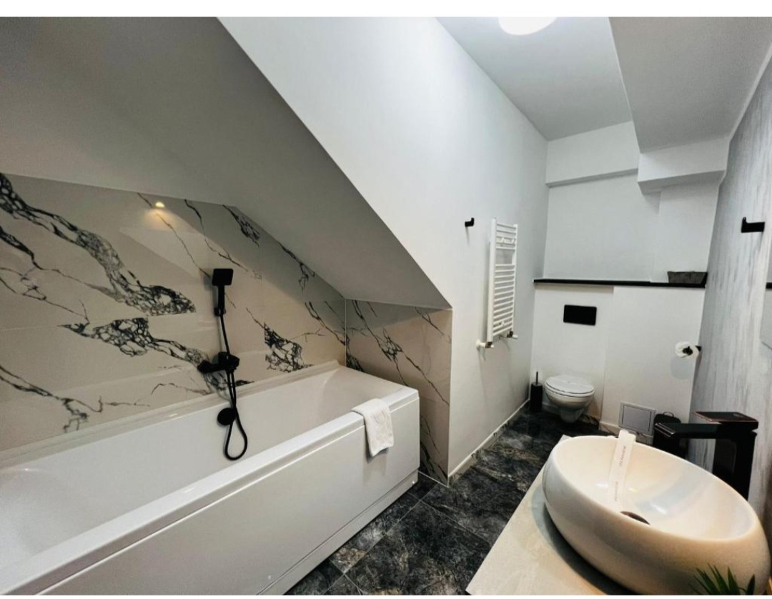 Podu' cu lanțuri- Hotel & Restaurant Bacau - foto 4