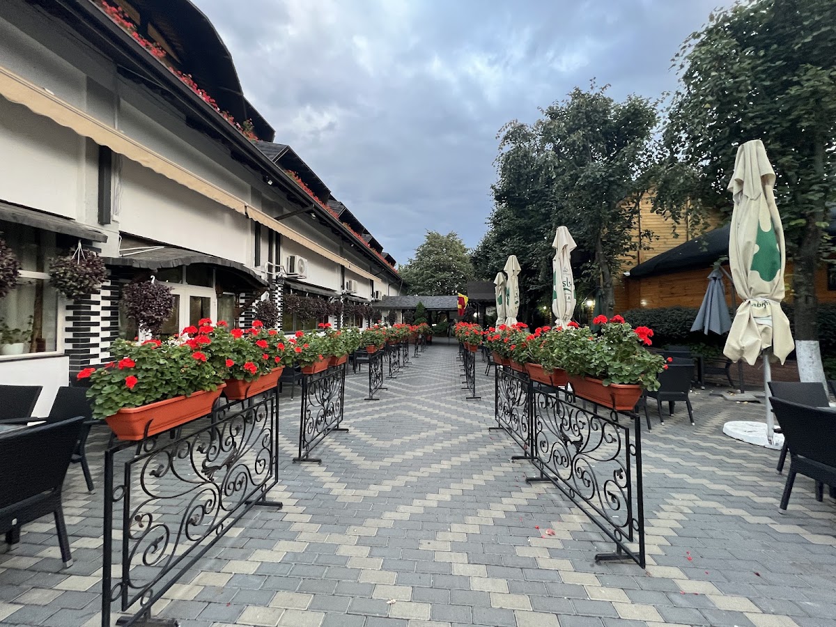 Popas Cucorăni - foto 1