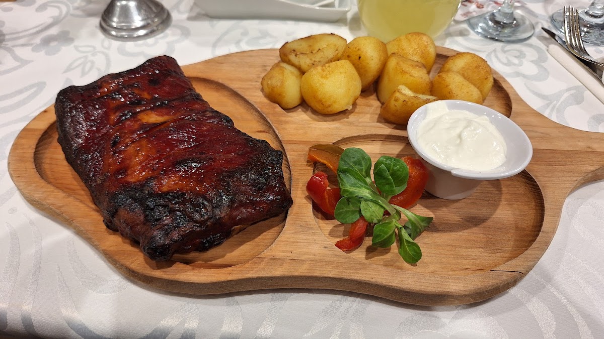 Popas Cucorăni - foto 4