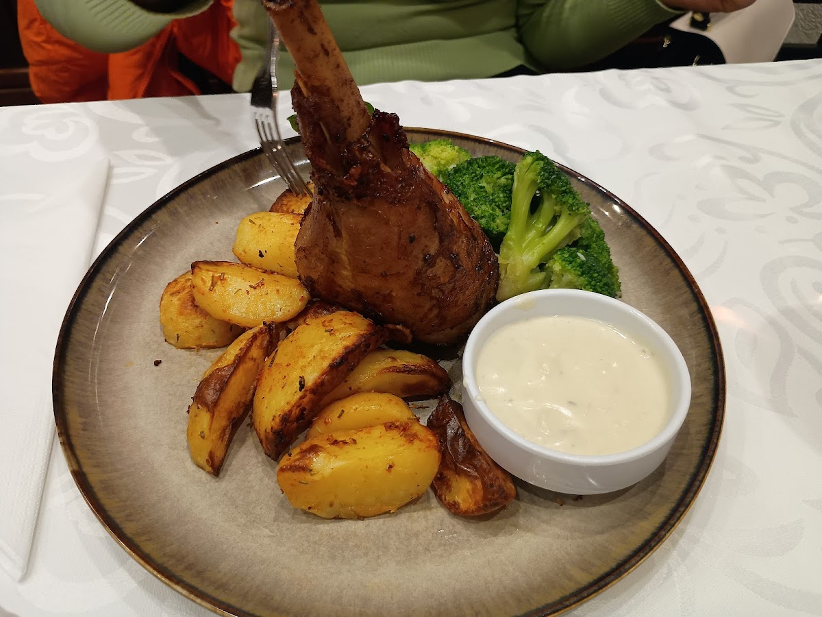 Popas Cucorăni - foto 5