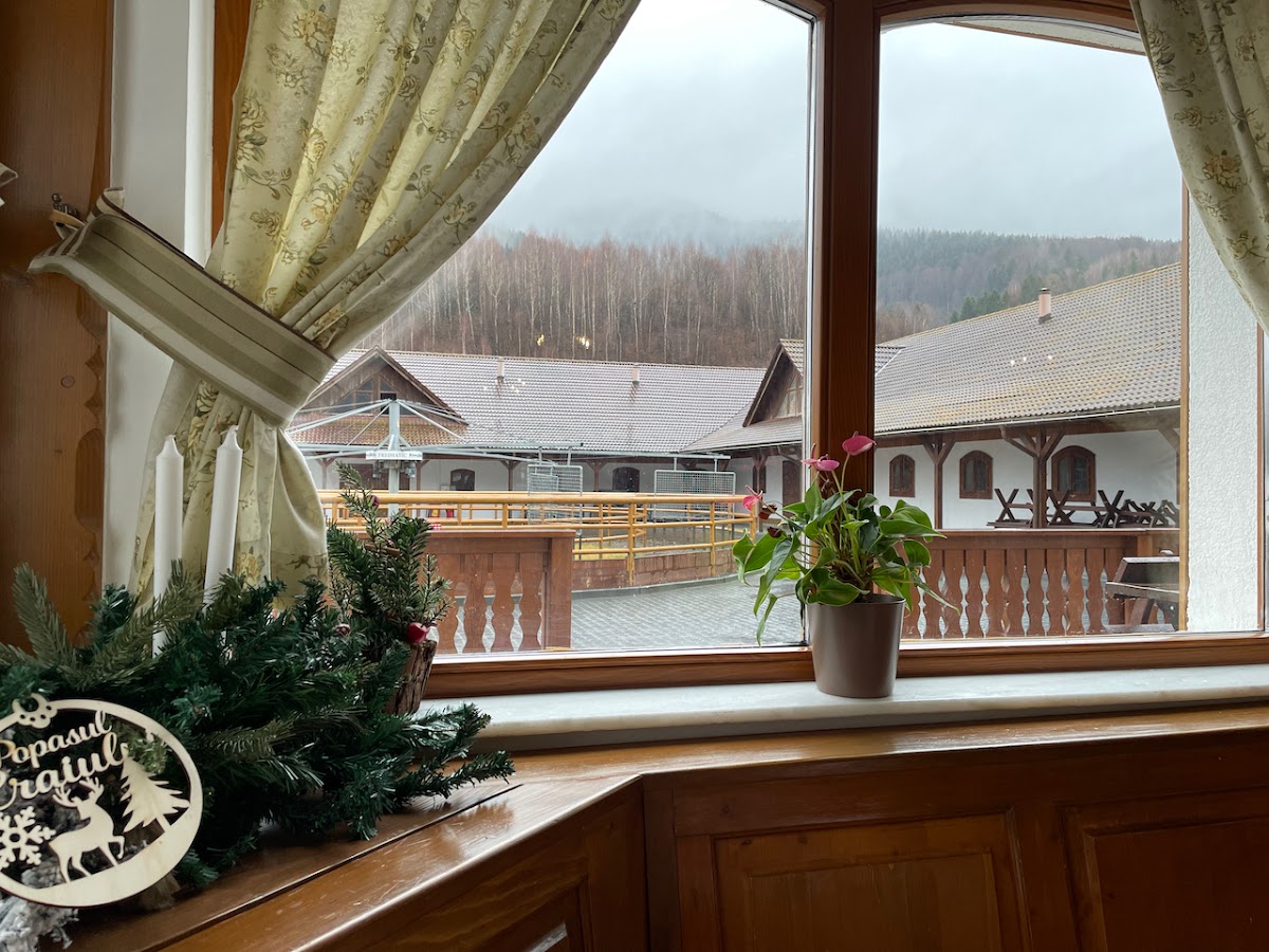 Popasul Craiului - foto 1