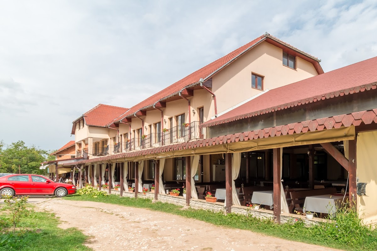 Popasul Ursilor Pensiune, Restaurant, Sauna & Jacuzzi langa Pestera Ursilor, Pietroasa