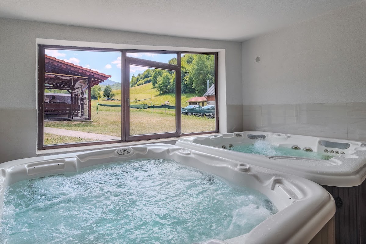 Popasul Ursilor Pension, Restaurant, Sauna & Jacuzzi neben der Bärenhöhle