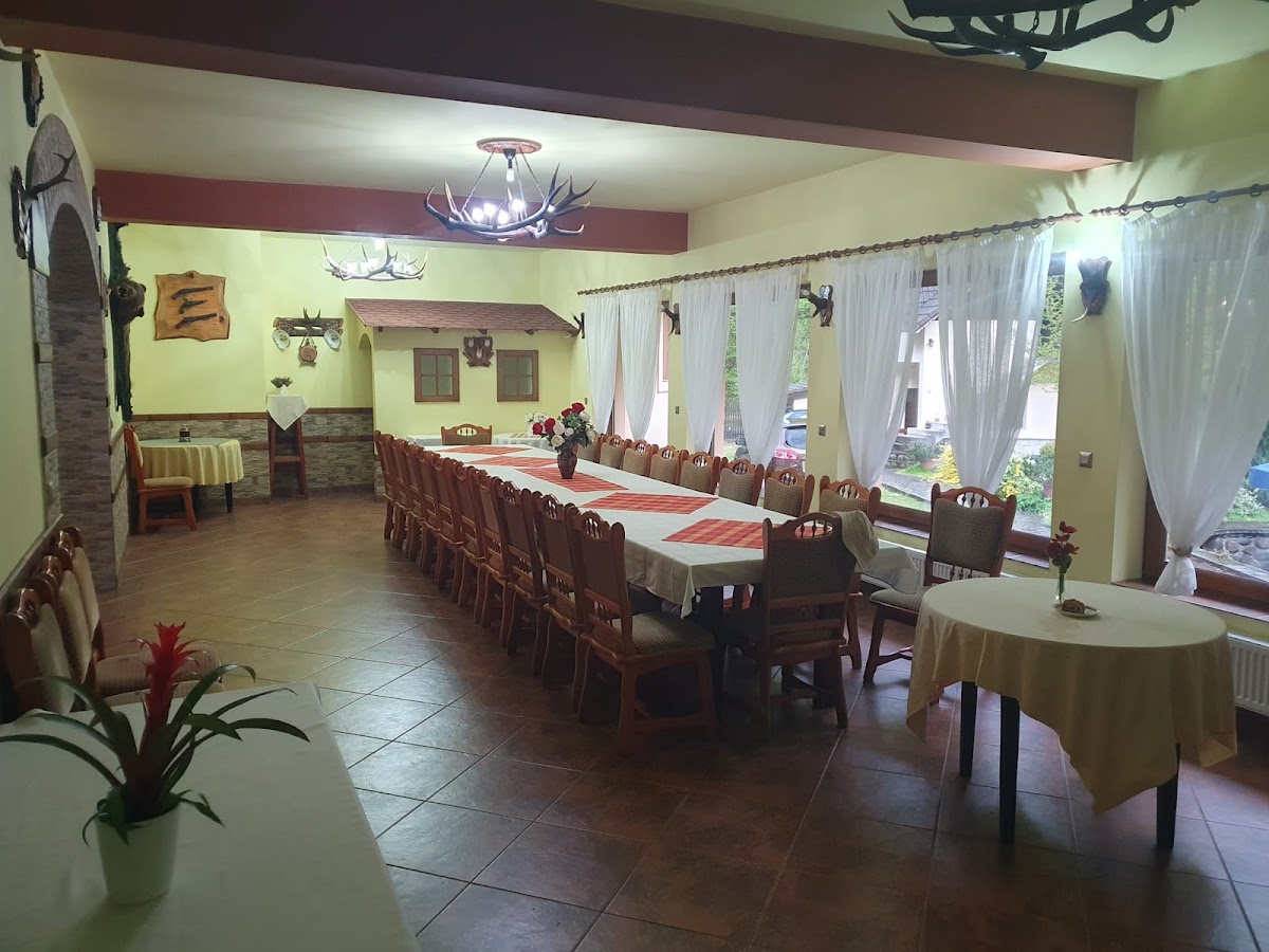 Popasul Vanatorilor Lotrioara Iriptions - foto 3